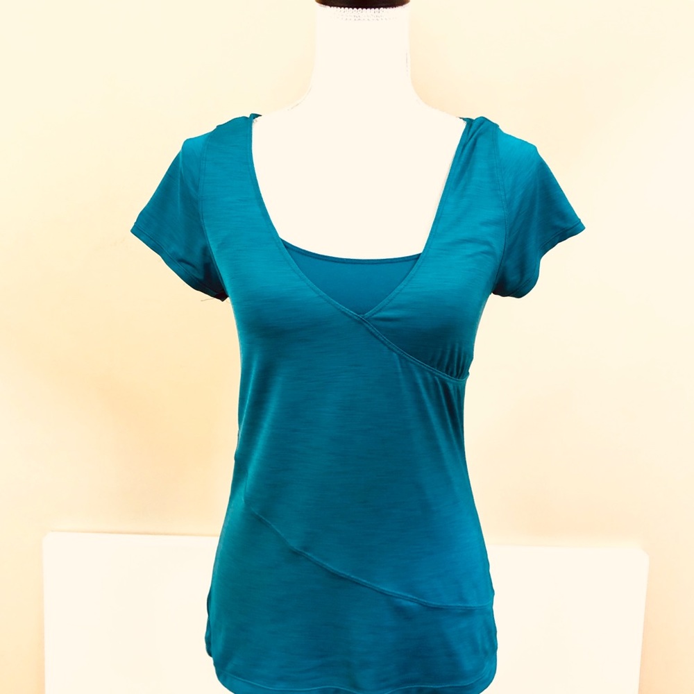 Prana Top T-shirt Built In shelf Bra size M Teal
